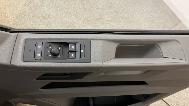 Volkswagen Transporter T32 Swb Diesel 2.0 BiTDI 204 Highline Kombi Van DSG